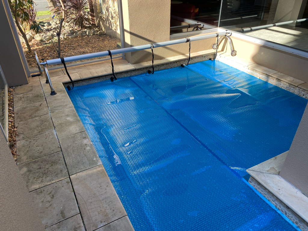 Clear Pool blanket with Stainless Roller